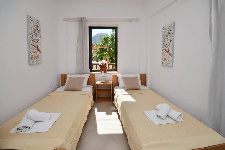 Gîte pour 4 personnes, avec balcon dans Myrtos - 4