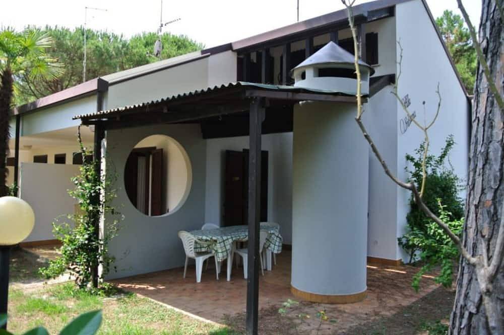Appartement entier, Retraite paisible et verdoyante avec jardin, terrasse et barbecue in Lignano Riviera, Lignano Sabbiadoro