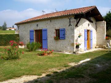 Gîte pour 4 personnes, avec jardin et terrasse à Moirax