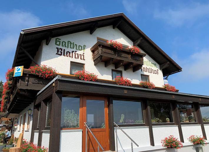 Gästehaus für 2 Personen, mit Balkon/Terrasse und Balkon sowie Terrasse und Garten