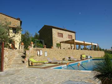 Location de vacances pour 6 personnes, avec jardin ainsi que terrasse et piscine, animaux acceptés à Vinci