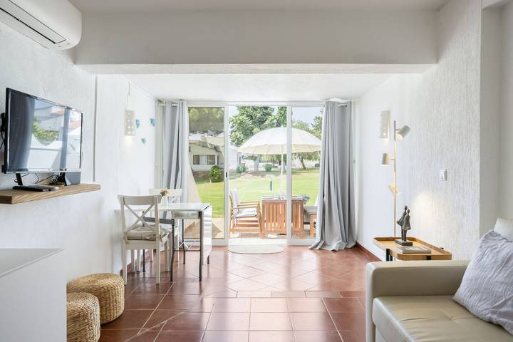 Holiday rental for 4 people, with terrace and garden as well as pool in Tavira