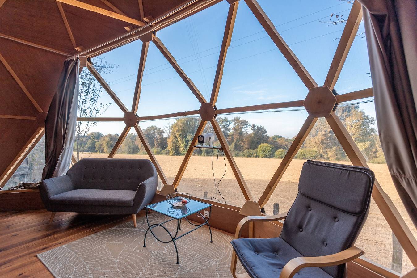 Casa de vacaciones 'Dôme Géodésique Insolite Confort' con jardín privado y Wi-Fi in Serres-Castet, Béarn