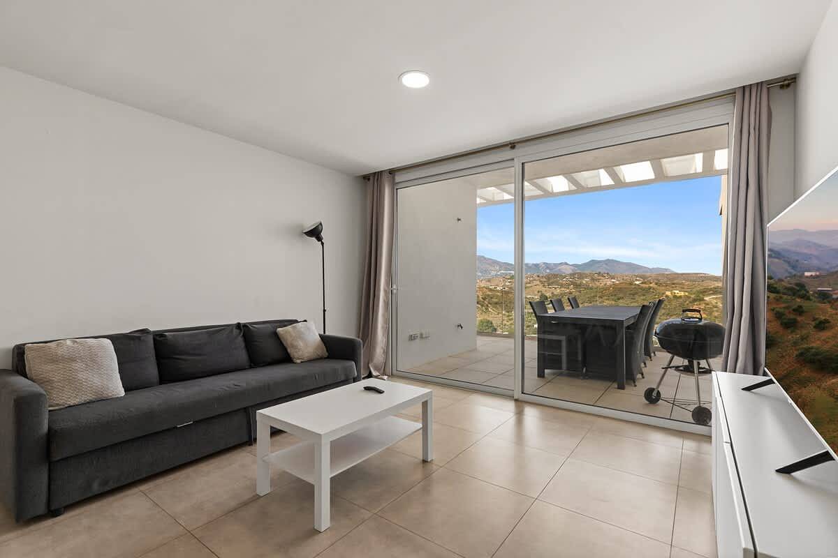 Entire apartment, Casa Banderas Pool & Gym by Costarentals in La Cala de Mijas, Mijas