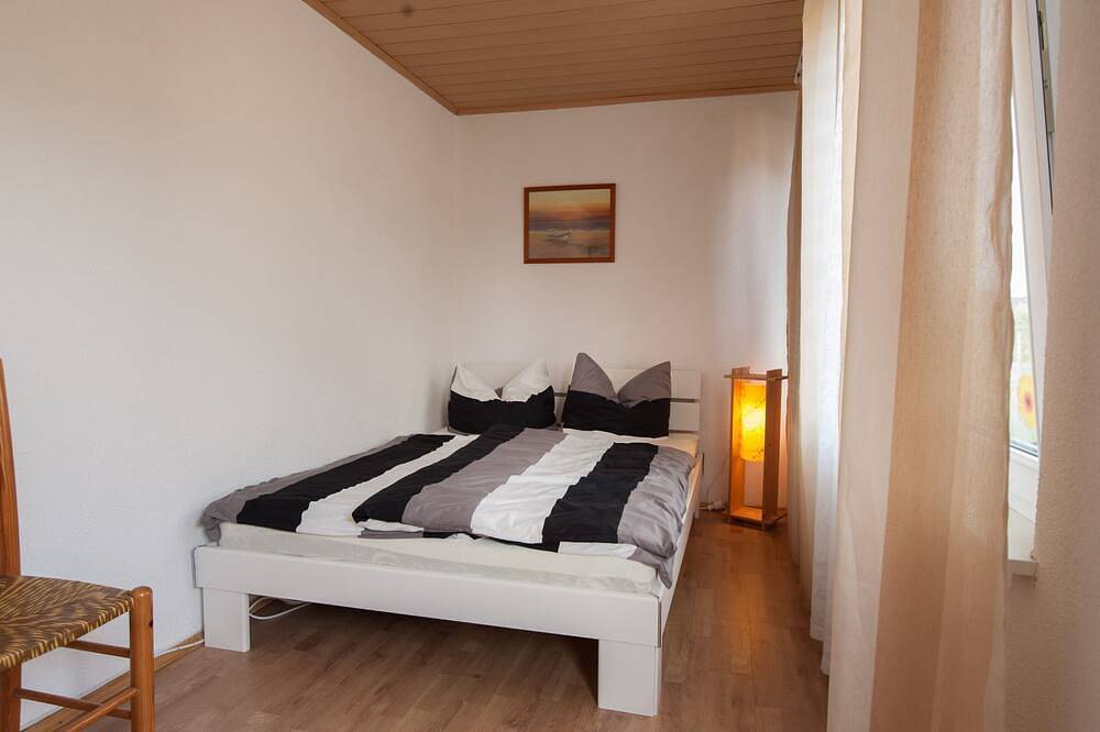 Ferienwohnung *Seelöwe* mit W-Lan, Grill u. 2 Schlafzimmer in Ribnitz, Ribnitz-Damgarten