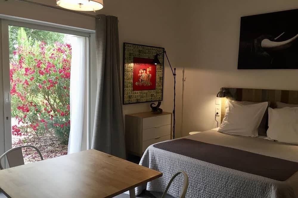 Apartamento entero, Gite Alpilles-Estudio-Superior-Habitación con desagüe-Vista al Jardín in Velleron, Vaucluse