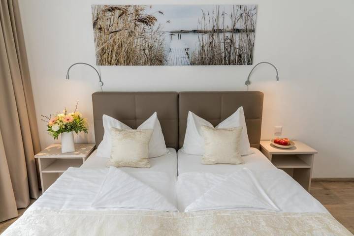 Hotel für 2 Personen, mit Garten und Sauna sowie Ausblick und Pool, mit Haustier in Neusiedl am See