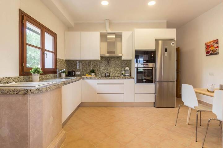 Villa für 10 Personen, mit Balkon und Whirlpool sowie Terrasse und Garten in Palma - 2