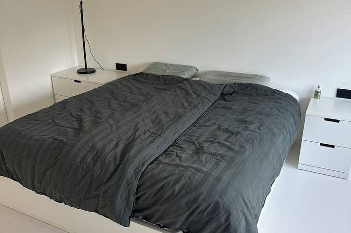 Private Bed and bathroom in house in Huldenberg, Flämisch-Brabant