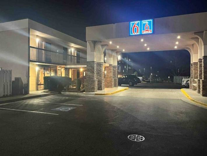 Entire apartment, Cozy 1 Queen Bed|Fridge|Free Wifi in Aquia Harbour, Northern Virginia