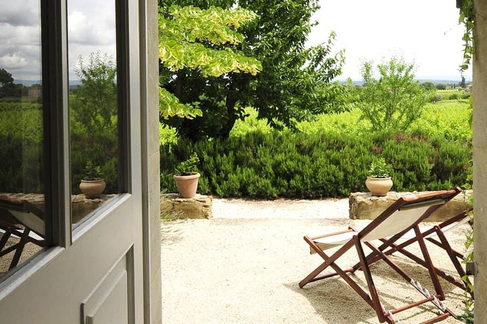 Ganze Wohnung, Gîte Figuier - in the Provencal farmhouse of Domaine Faverot in Maubec, Regionaler Naturpark Luberon