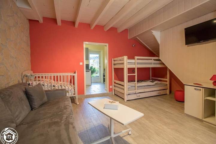 Location de vacances pour 4 personnes, avec jardin et terrasse à Charbonnières-les-Varennes - 2