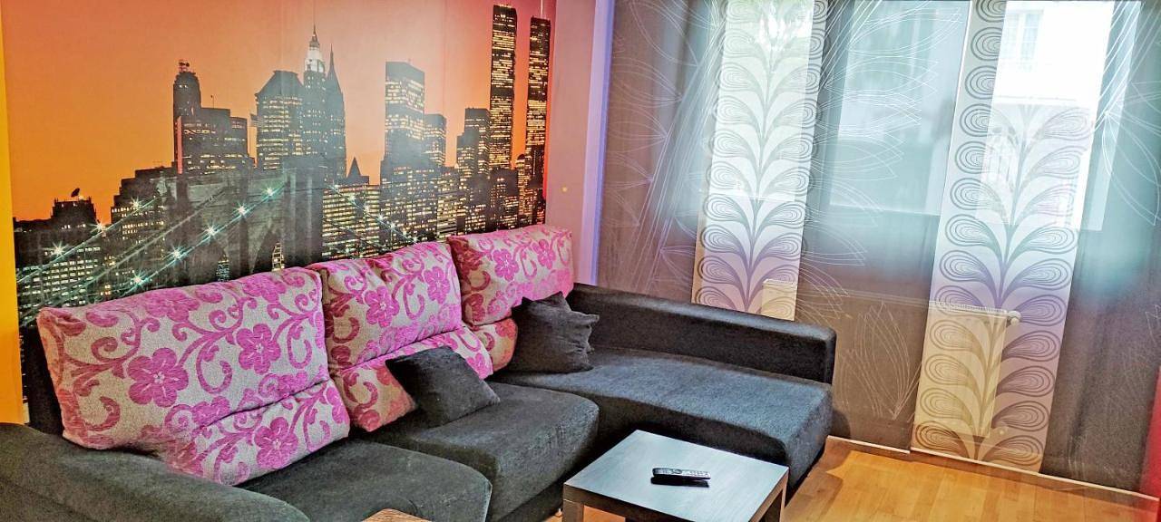 Apartamento entero, One-Bedroom Apartment in Soto del Barco, Costa Verde