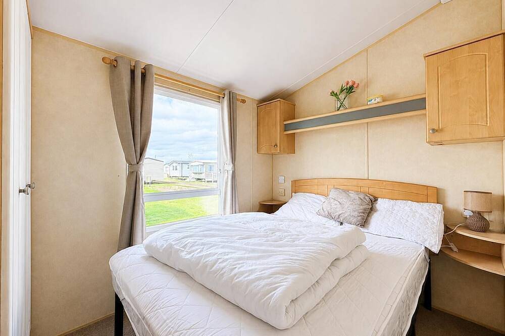 Wonderful 6 berth caravan in Norfolk at Heacham Beach, in Heacham, Norfolk Coast