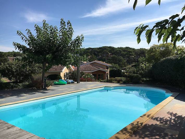 Villa pour 10 personnes, avec piscine ainsi que jardin et terrasse en Gironde