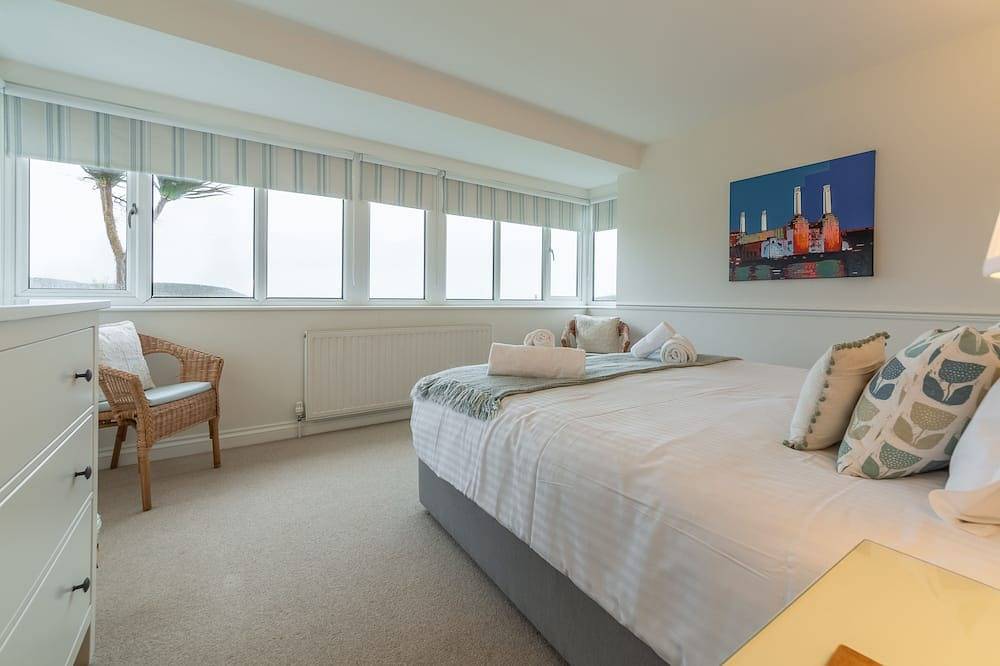 With uninterrupted sea views, this property enjoys a superb hillside position. in Portreath, Cornwall