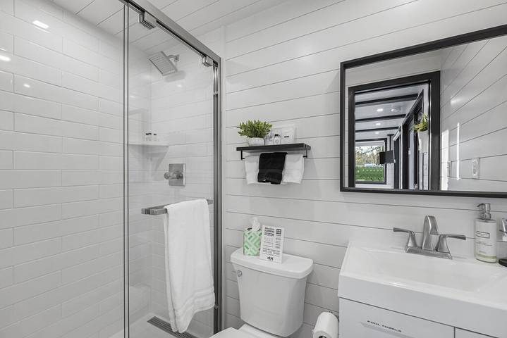Cabin for 2 people, with pool, with pets in Lake Conroe