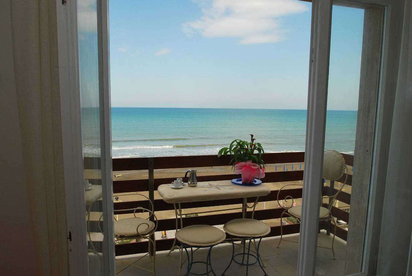 Ganze Ferienwohnung, Nautilus' Wohnung direkt am Wasser in Marina di Castagneto Carducci, Etruskische Küste