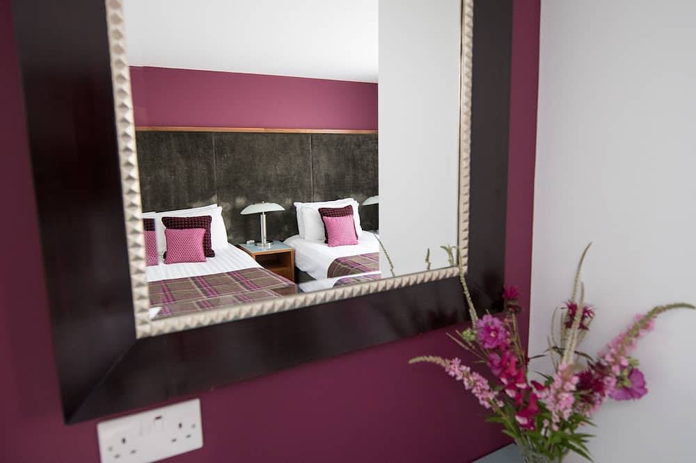 Luxury chalet with hot tub and loch views in Loch Lomond, Stirling und Umgebung