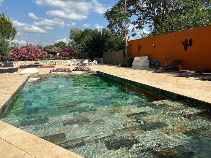 Location de vacances pour 10 personnes, avec piscine ainsi que jardin et jacuzzi dans Les Milles - 3