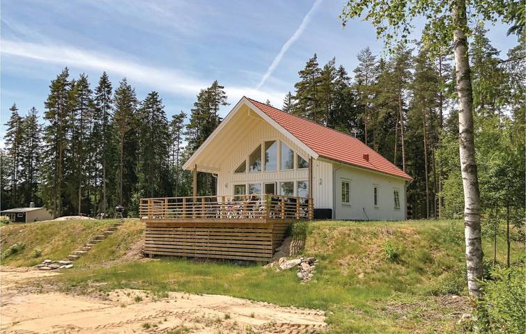 Vacation house for 6 people with terrace in Starkeryd, Linnesjön