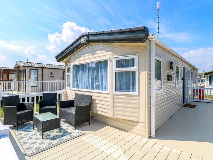 Caravan for 4 people, with pool and sauna, with pets in Norfolk