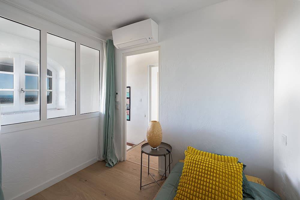Villa Paloma : Nature and design by Architect  in Tourrettes-sur-Loup, Cannes regio