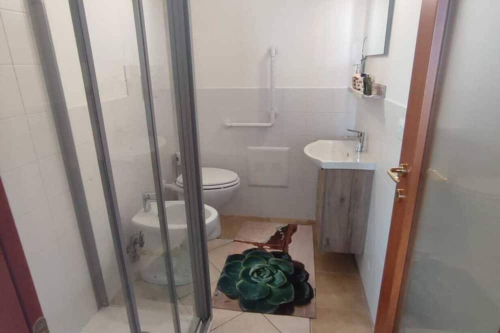 Apartamento entero, Studio apartment with hot tub and patio in peaceful countryside! in Penne, Provincia de Pescara