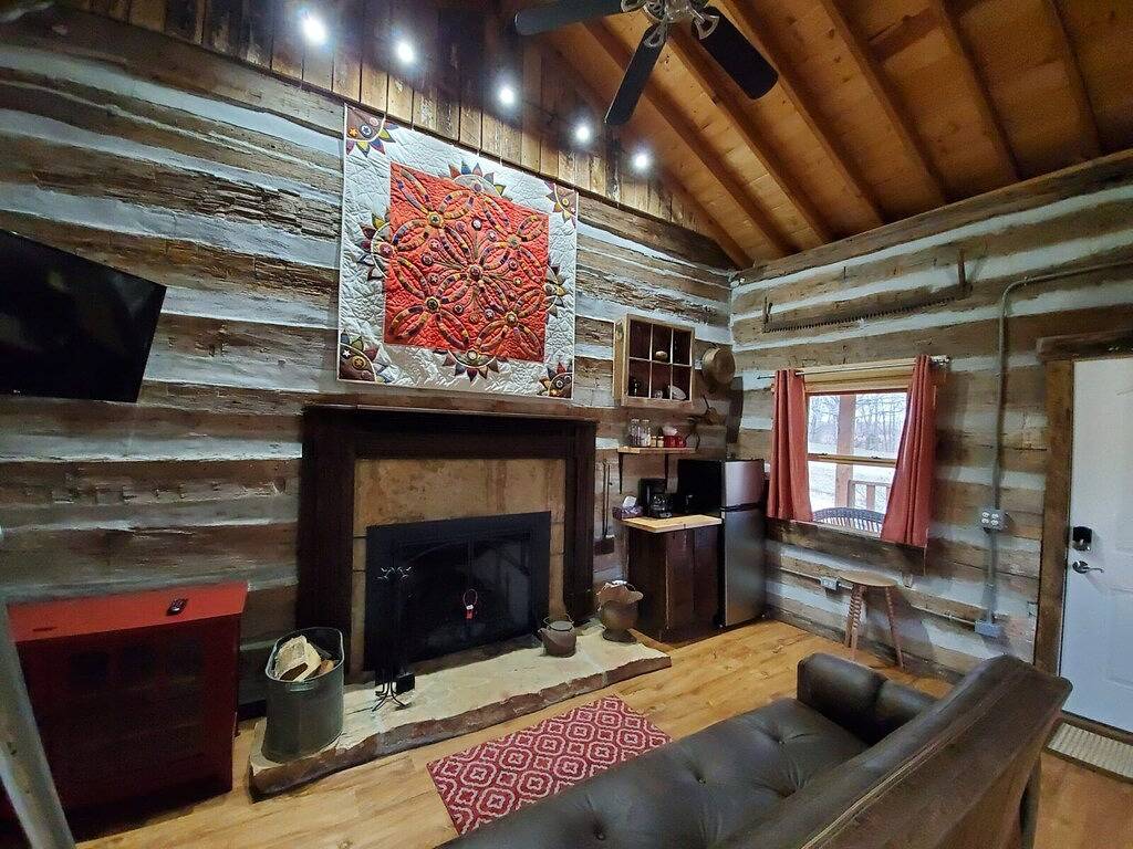 The Cottonwood cabin by Garden of the Gods in the Shawnee National Forest in Shawnee National Forest