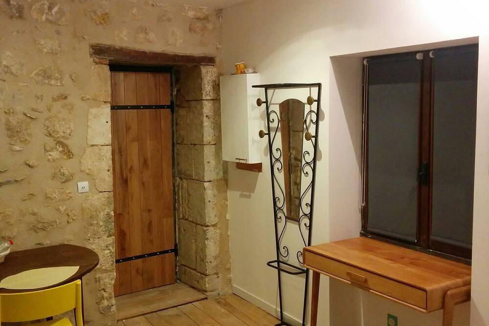 Appartement entier, Studio *** dans la tour Duguesclin, au coeur de la cité médiévale in Chauvigny, Vienne (France)
