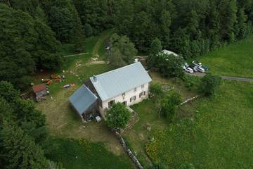 Gîte pour 6 personnes, avec vue sur le lac ainsi que terrasse et jardin, animaux acceptés à Chapelle-des-Bois
