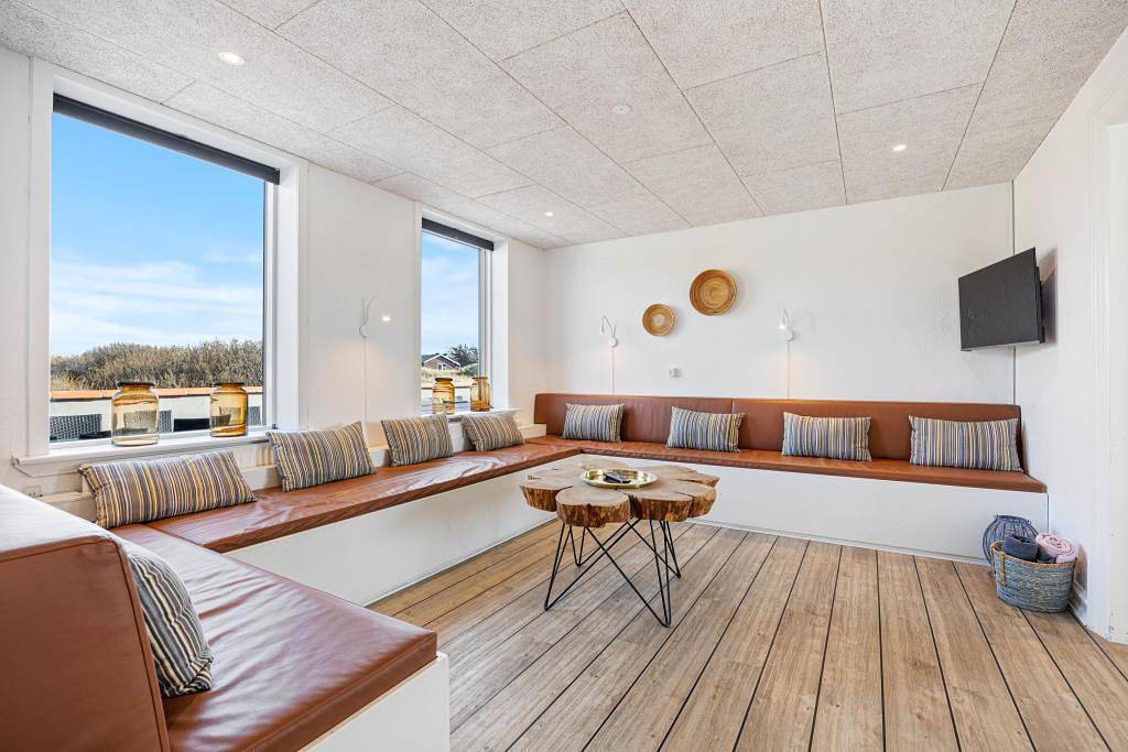Ferie for alle i dette store ikke-ryger hus med spa, sauna og aktivitetsrum in Årgab, Holmsland Klit