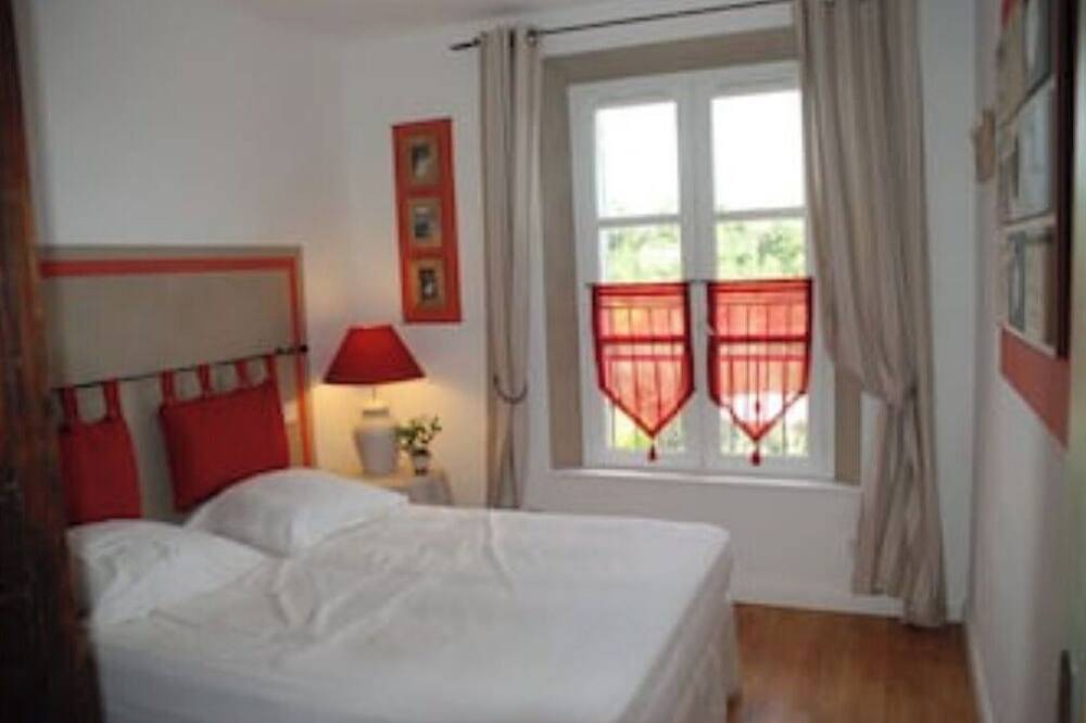 Flat duplex in Villa  4/6 pers. Near Grasse, Swimming pool, Garden in Le Rouret, Region de Cannes