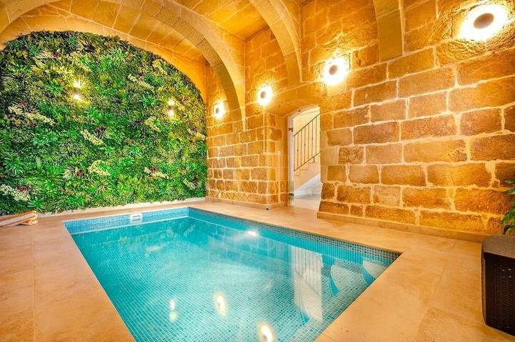 Villa for 14 people, with balcony, with pets in Gozo