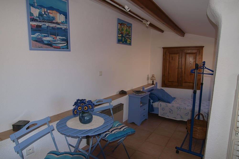 Maison de village rénovée à 5km de l'Ile Rousse mn in L'Île-Rousse, Région de Calvi