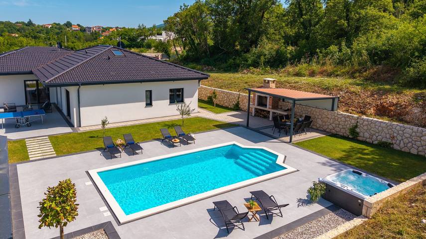 Villa im Makarska-Hinterland mit Whirlpool, Finnischer Sauna, Beheiztem Pool, Tischtennis, Spielhaus und Trampolin in Imotski, Makarska Riviera