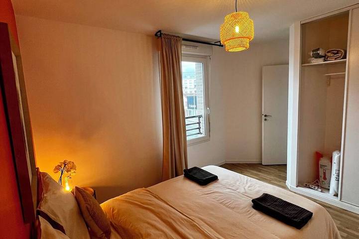 Appartement entier, Modern Apartment Near Paris & Orly • Pvt Parking in Athis-Mons, Essonne