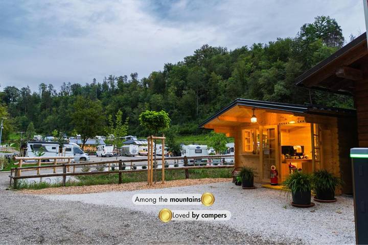 Camping für 6 Personen, mit Terrasse und Ausblick sowie Garten - 1