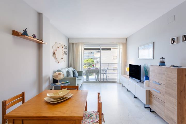 Apartamento entero, Apartamento en primera línea de mar in Els Pins Blanes, Blanes