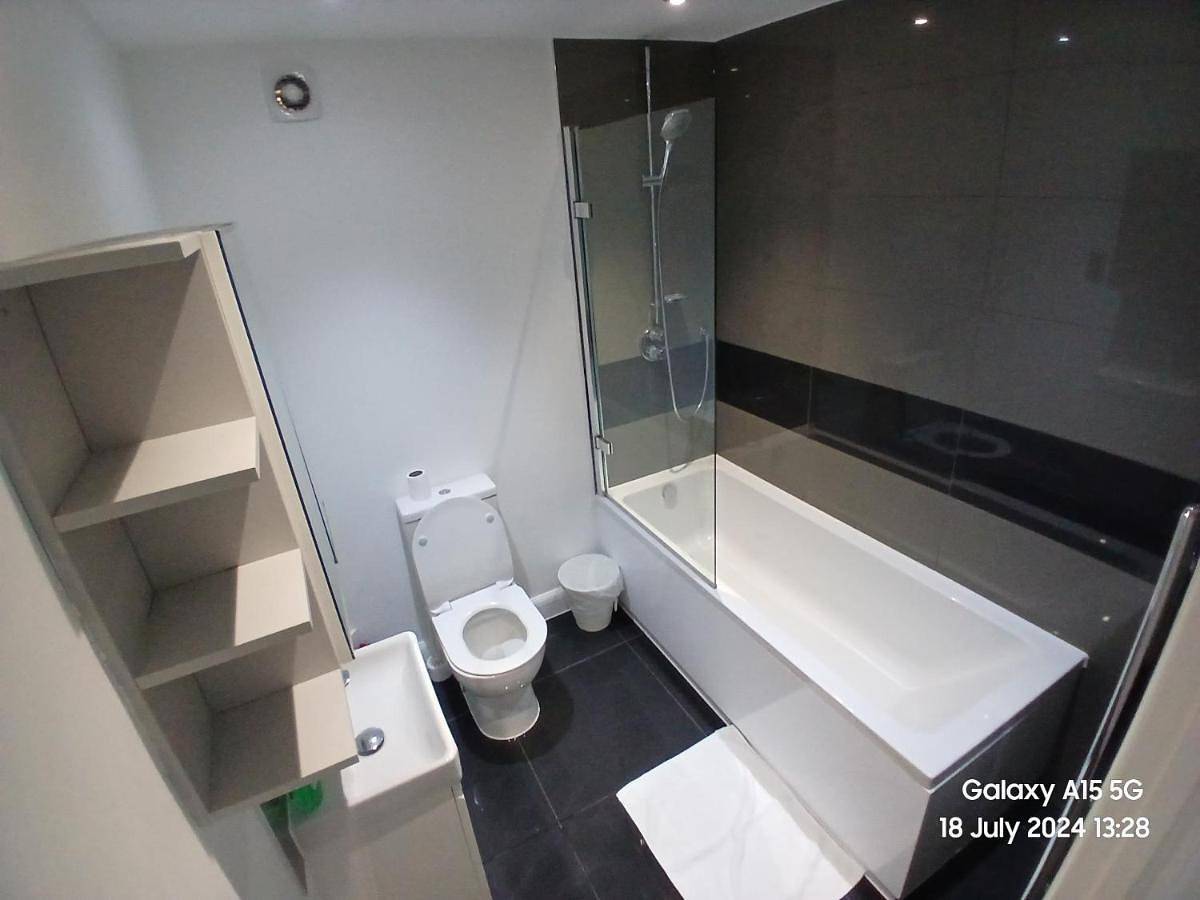 Four-Bedroom House in Havering, London
