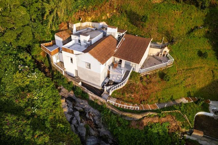 Villa pour 8 personnes, avec jardin ainsi que vue et terrasse dans São Miguel