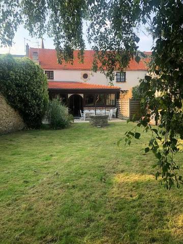 Gîte pour 13 personnes, avec terrasse et vue à Grisy-Suisnes