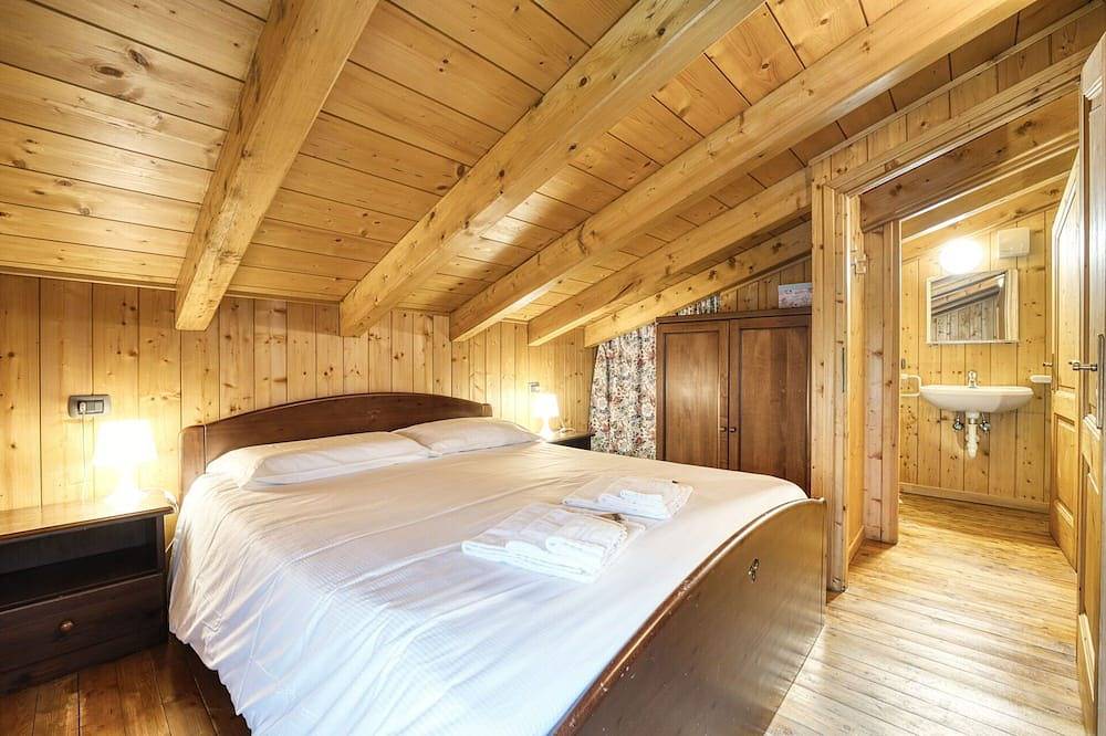 Ganze Wohnung, Angenehme Wohnung für 4 Leute mit Tv, Balkon, Haustiere erlaubt und Panoramablick in Isella (Macugnaga), Macugnaga
