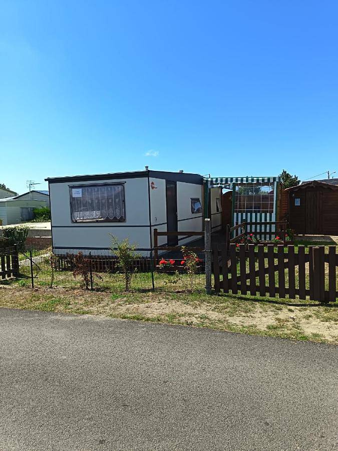 Camping pour 4 personnes, avec jardin et terrasse