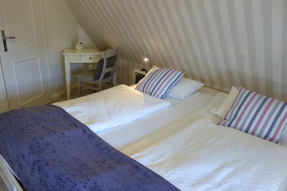 Ganze Wohnung, Hahnenhof - Wohnung 6 - Liebevoll eingerichtet: Sauna, Kamin & Terrasse in Wrixum, Föhr