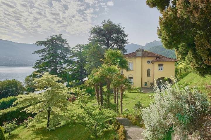 Ferienwohnung für 2 Personen, mit Terrasse und Garten sowie Seeblick und Ausblick