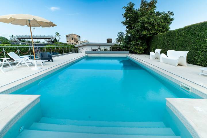 Casa vacanze 'Tropical House' con vista mare, piscina privata e Wi-Fi in Catania e dintorni