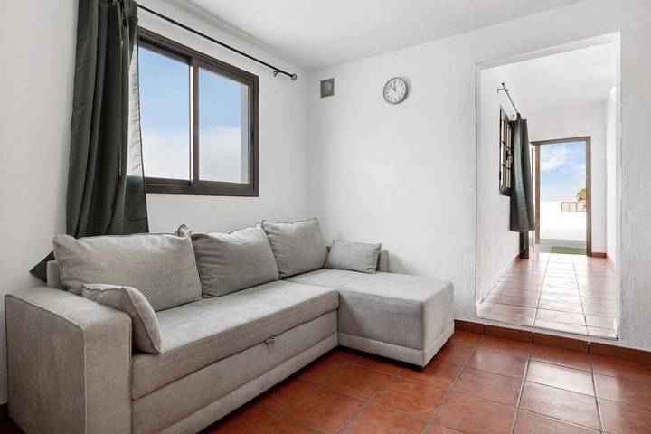 Entire apartment, La Ratona Jr Holiday Apartment with Sea View, Private Terrace and Wi-Fi in Soo (Lanzarote), Teguise