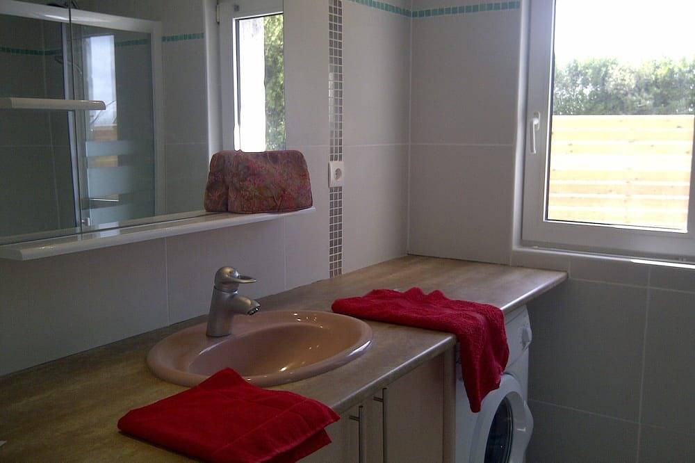 New Bungalow für 2 Personen, Garten, ruhige Lage. in Plourin, Brest und Umgebung