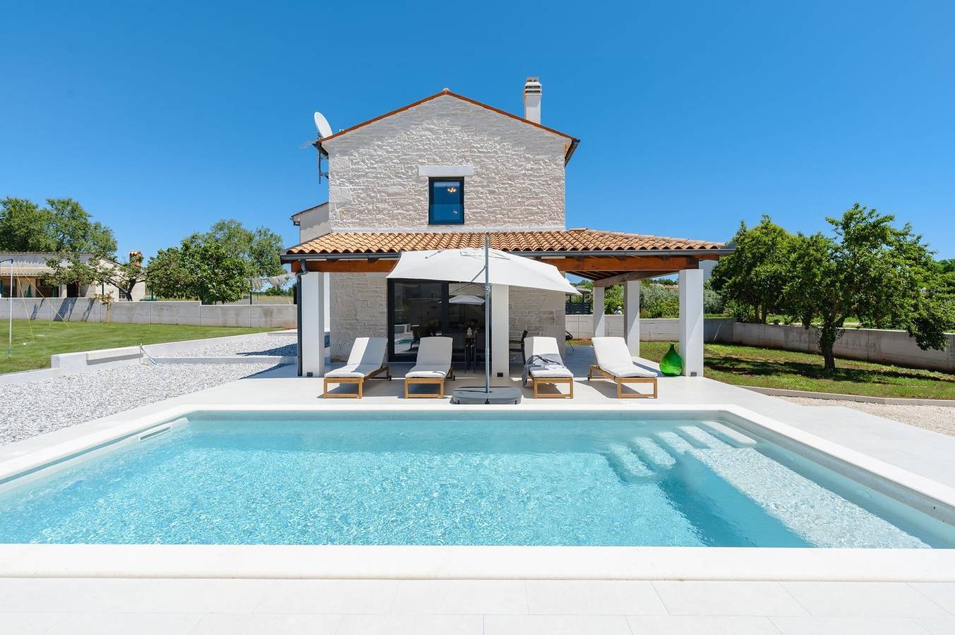 Villa Tonka - schöne Villa mit privatem Pool in Pula in Valtura, Südküste Istrien